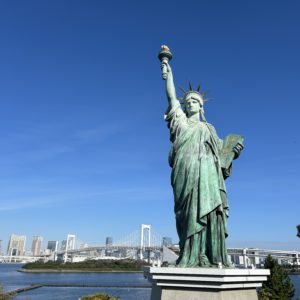 自分を映すエレベーター🛗の鏡って…