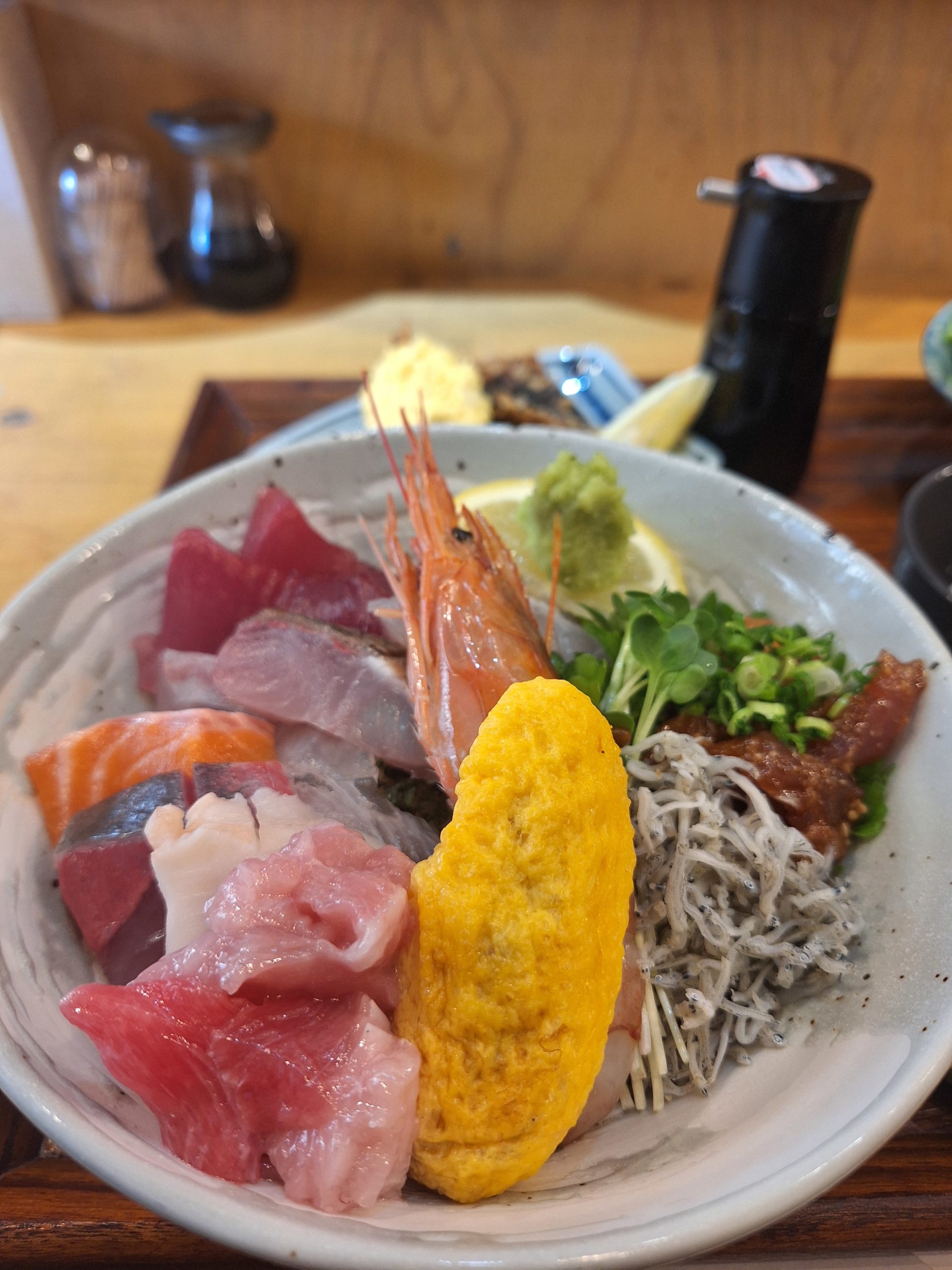 市内で食べた海鮮丼🐟